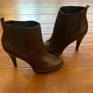 NWOT- Banana Republic booties - Brown - Size 9